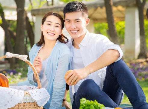 婚内出轨的男人通常都会经历三种心理拉锯战